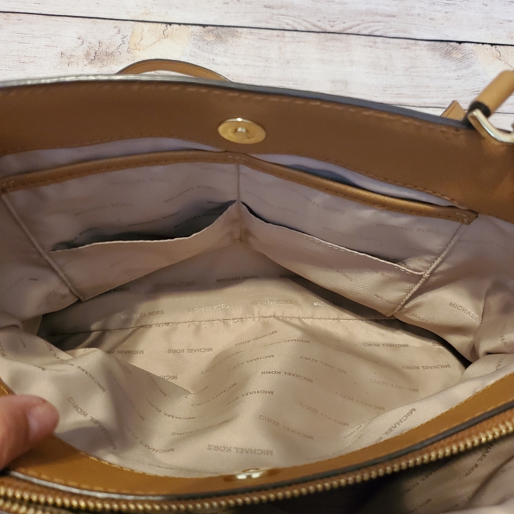 Michael Kors Signature Savannah Large Satchel - Picture 8 of 12